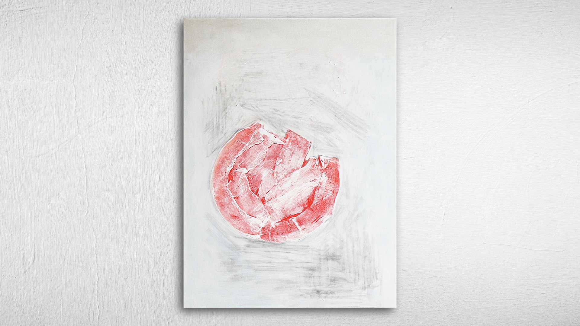 Abstraktes Gemälde von Heidrun Föhn: weisser Hintergrund mit einer grossen, kreisförmigen, rissigen Struktur in kräftigem Rot, malerisch verwischt und fragmentiert.