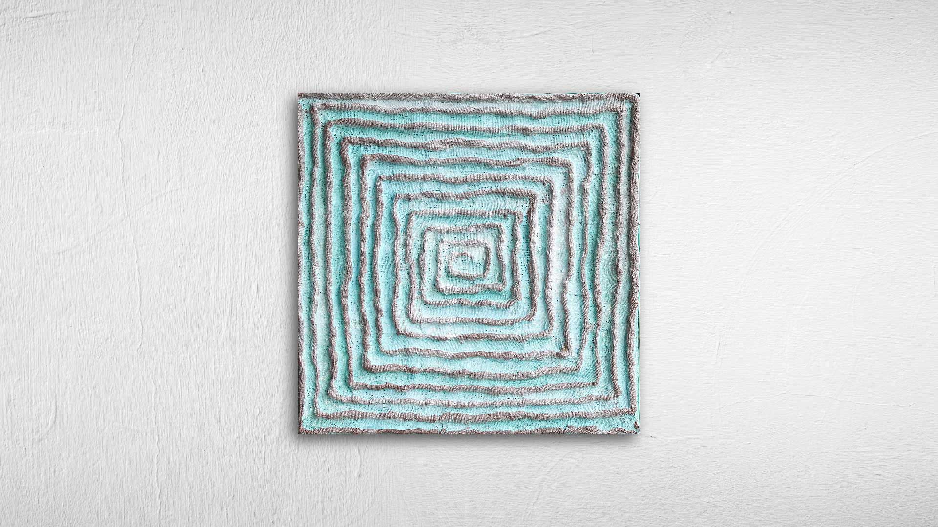 Quadratisches Kunstwerk von Heidrun Föhn: türkis-graue, reliefartige Spiralen aus Acryl auf Leinwand, 30×30 cm, aus der Serie Presence Beyond.