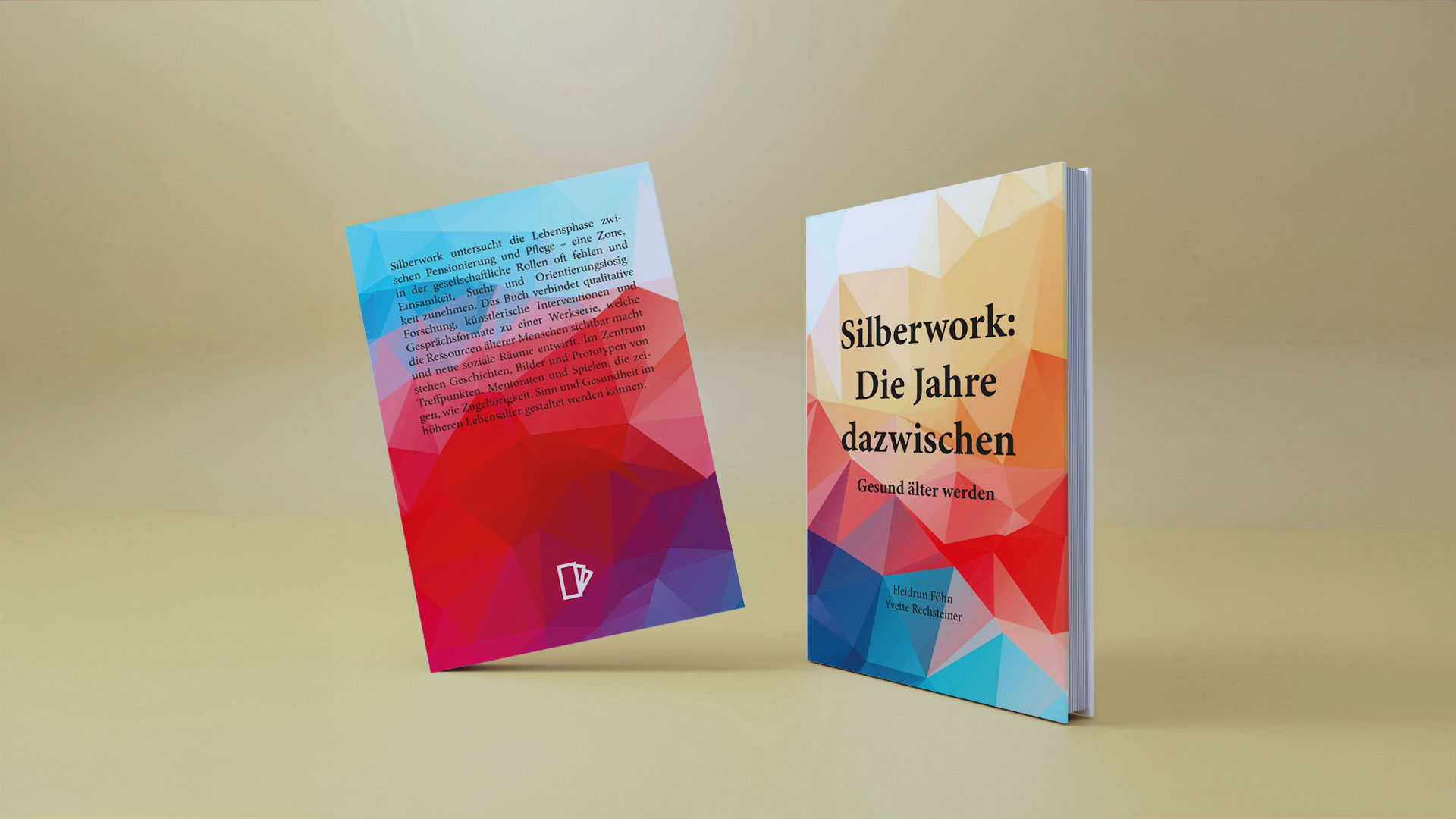 Zwei Exemplare des Buchs «Silberwork: Die Jahre dazwischen – Gesund älter werden» stehen vor gelbem Hintergrund und zeigen Vorder‑ und Rückseite des farbigen, geometrischen Covers.